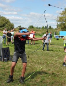 afbeelding van archery tag, een onderdeel van sport en spelverhuur