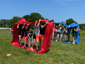 Funslang lopen is onderdeel van een zeskamp